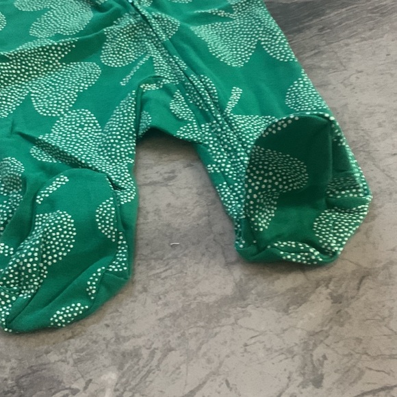 Carter's - Shamrock Print Footed Pajamas Onesie - 2 Way Zipper - 3 Months - NWT - Picture 11 of 16